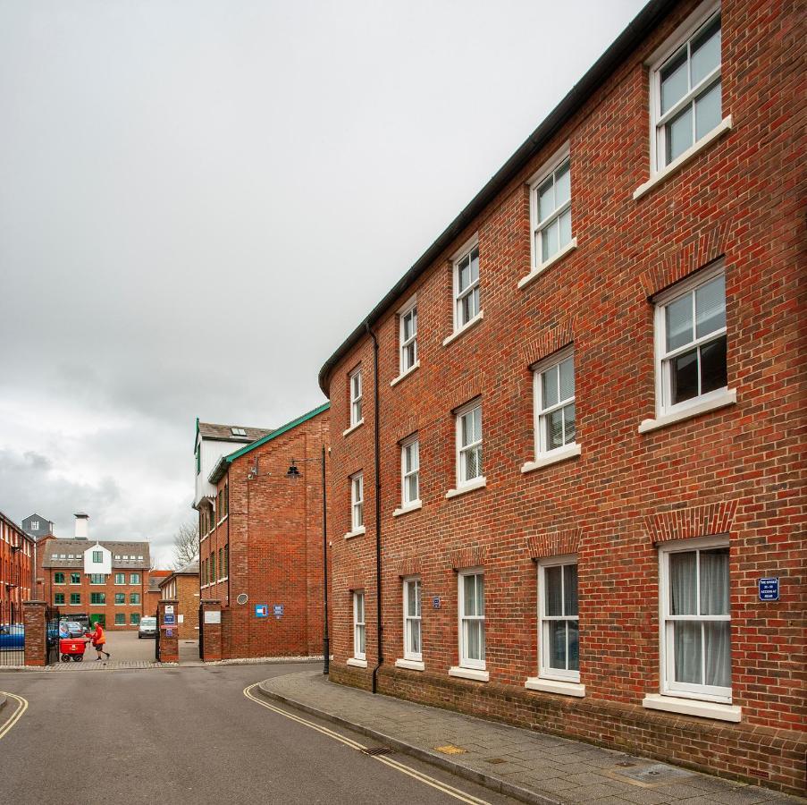 The Spires - Cosy Apartment Just Outside Of City Centre Canterbury Eksteriør billede