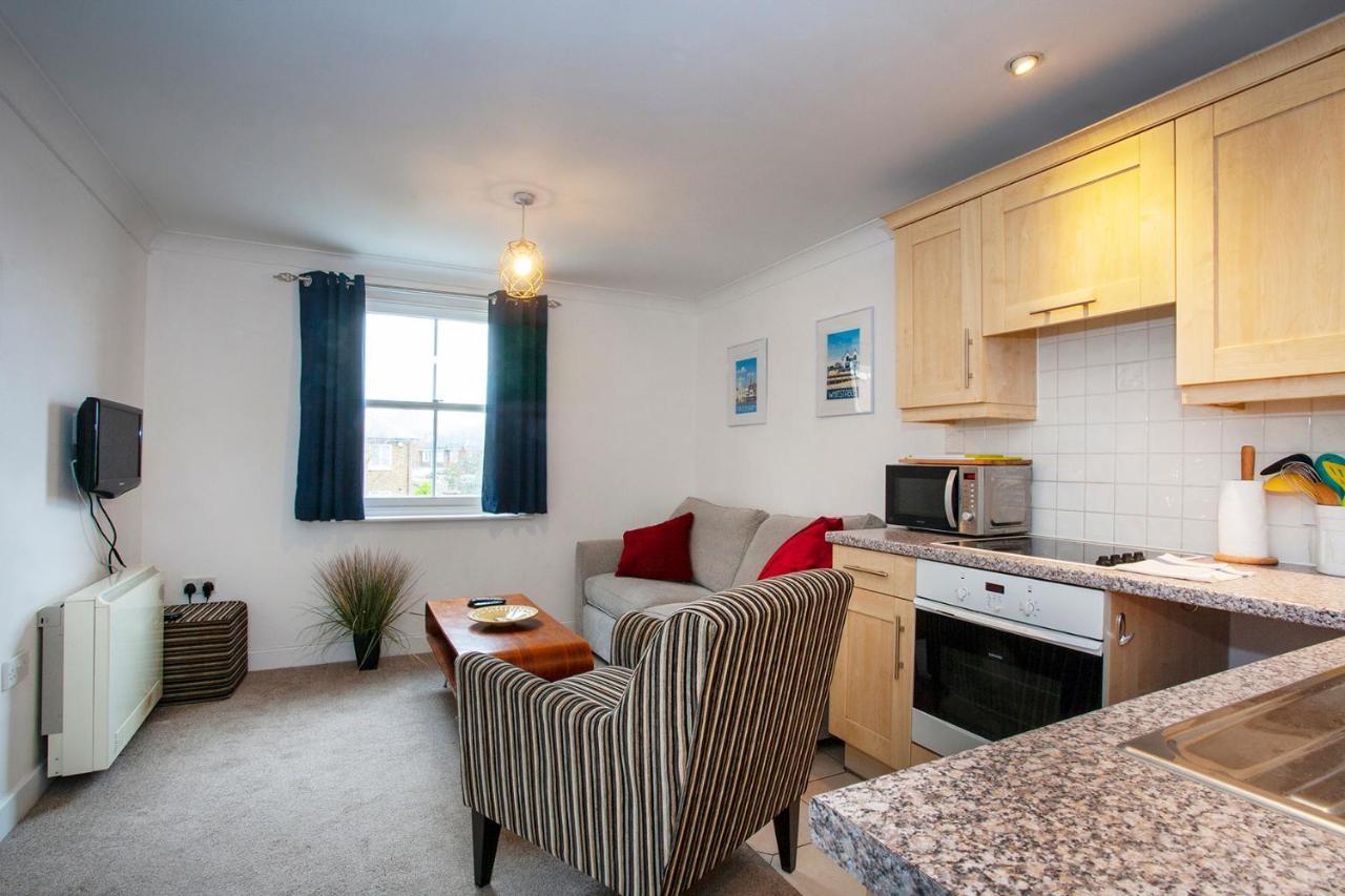 The Spires - Cosy Apartment Just Outside Of City Centre Canterbury Eksteriør billede