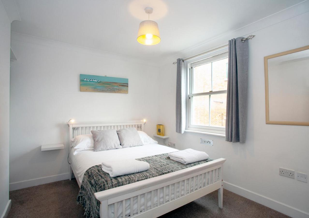 The Spires - Cosy Apartment Just Outside Of City Centre Canterbury Eksteriør billede
